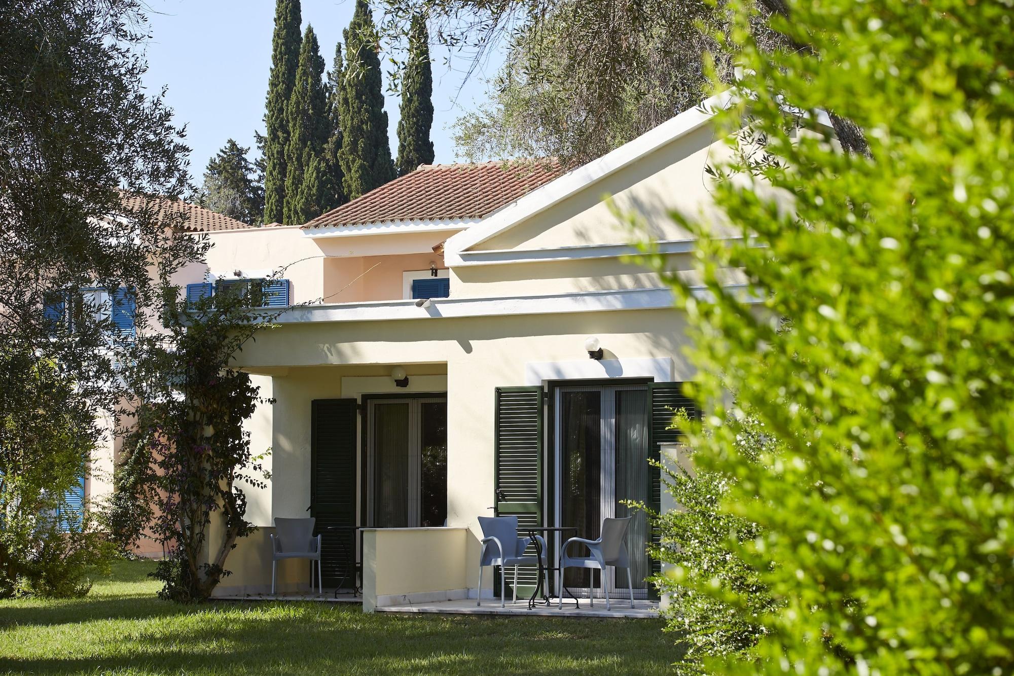 Sentido Apollo Palace 梅松吉 外观 照片 A typical bungalow at the resort
