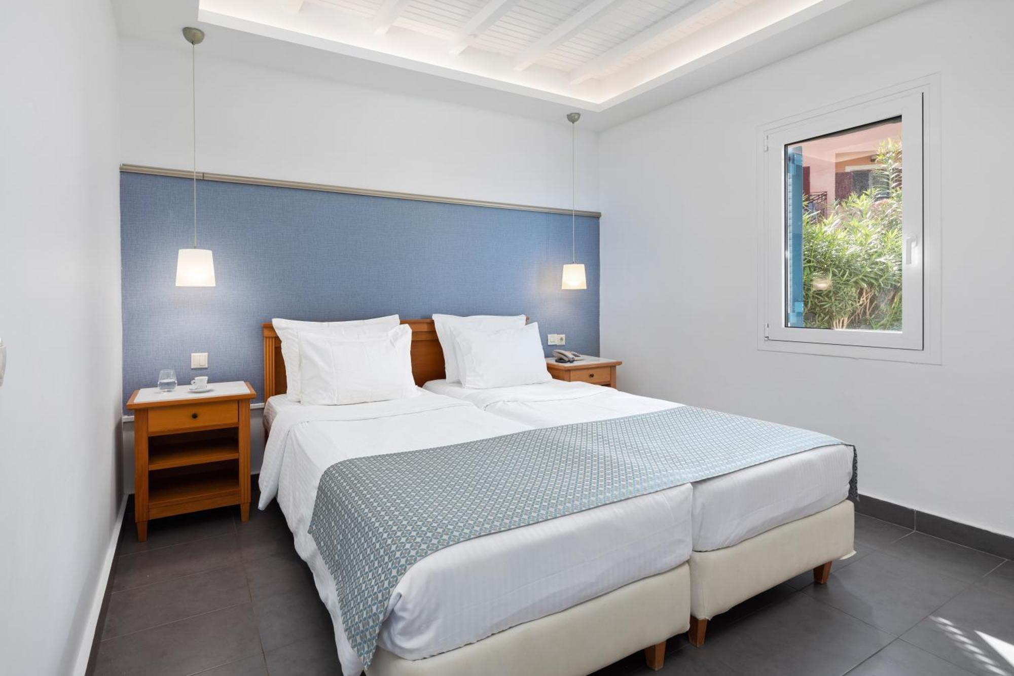 Sentido Apollo Palace 梅松吉 外观 照片 A bedroom at the hotel