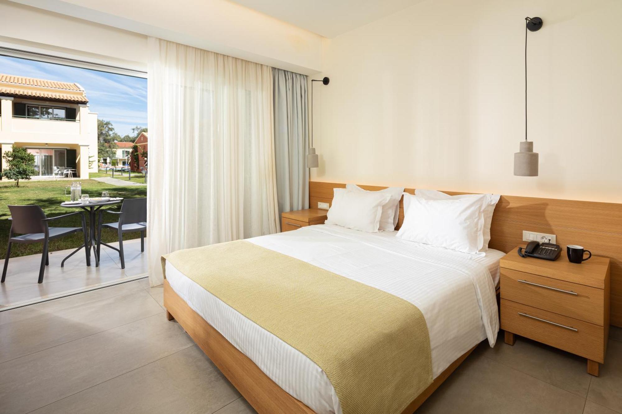 Sentido Apollo Palace 梅松吉 外观 照片 A bedroom at the resort