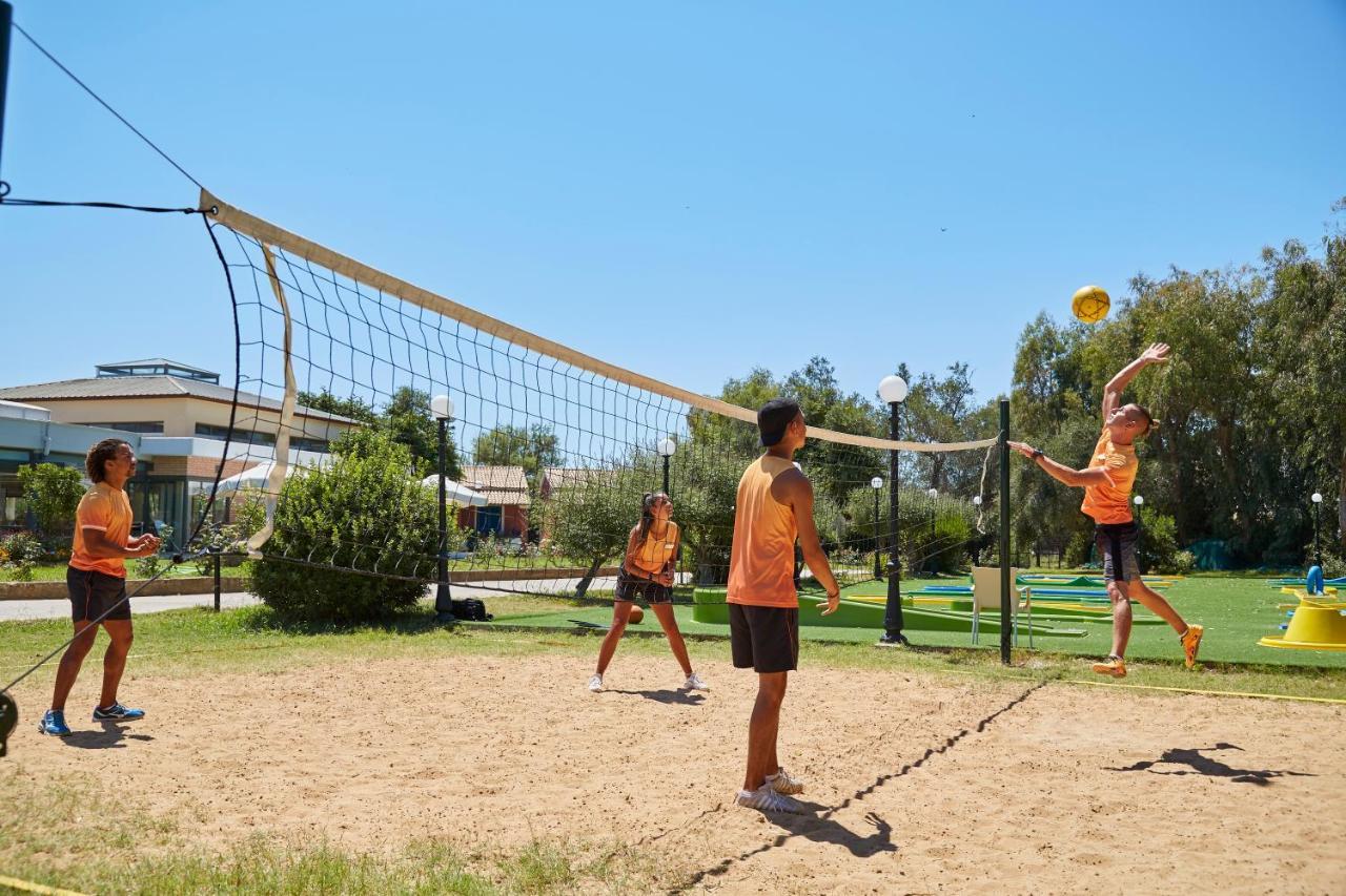 Sentido Apollo Palace 梅松吉 外观 照片 A volleyball game