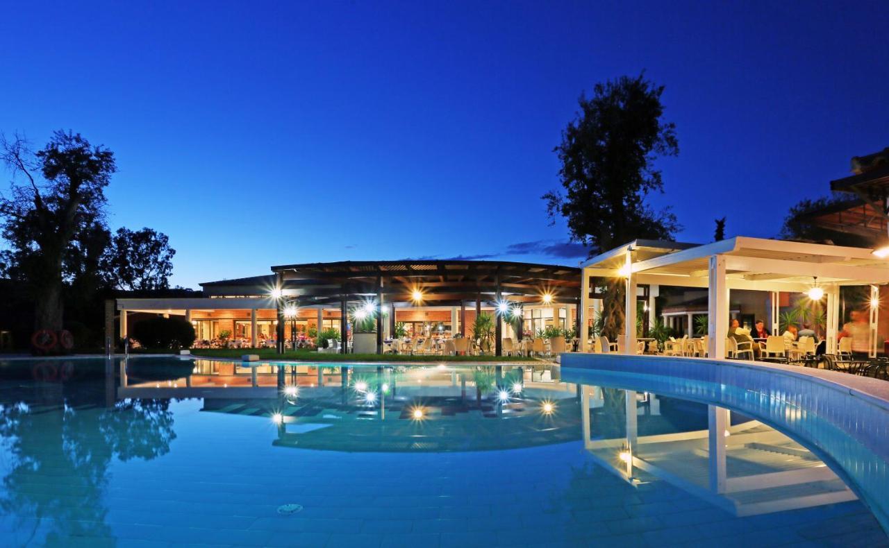Sentido Apollo Palace 梅松吉 外观 照片 The resort at night
